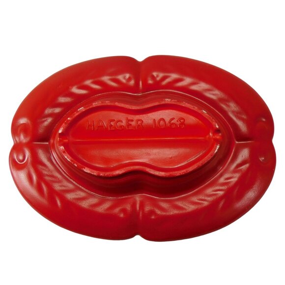 Vintage 1970s USA Mid Century Heager Red AshTray Wheat Leaf Baroque Crest 1068 - Picture 8 of 10